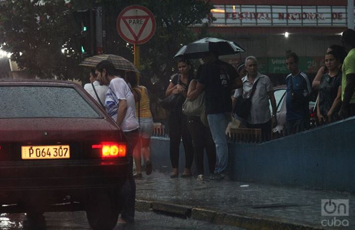 Lluvias en La Habana. 29 de abril de 2015. Foto: Roberto Ruiz/Oncuba